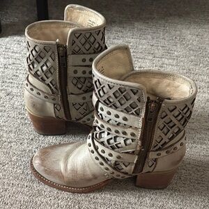 Steven Freebird Women’s Cutout Leather Cato Boots in Taupe 9